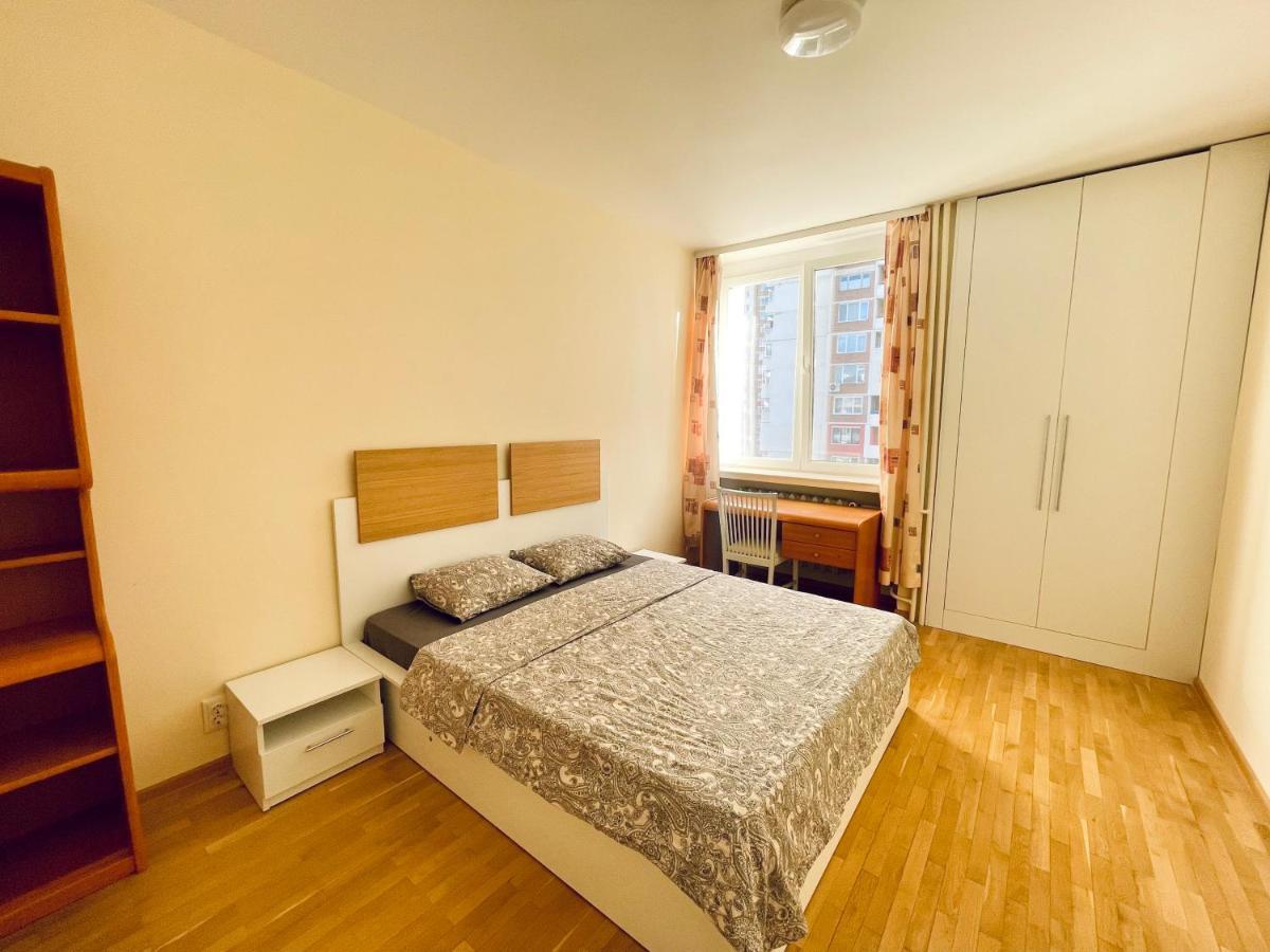 2-bdr Flat Near The Mall, Spacious & Cozy By Flat Mаnager *