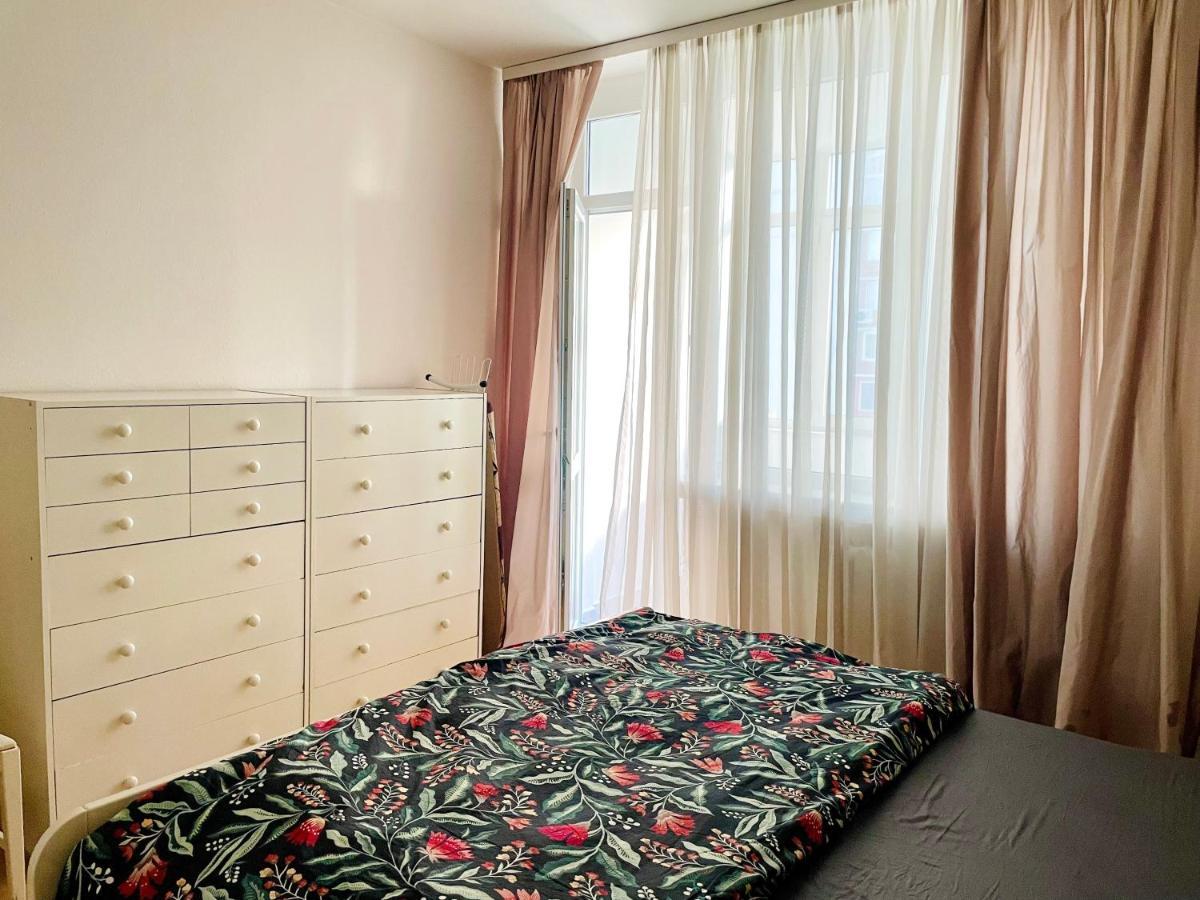 2-bdr Flat Near The Mall, Spacious & Cozy By Flat Mаnager Apartemen Sofia