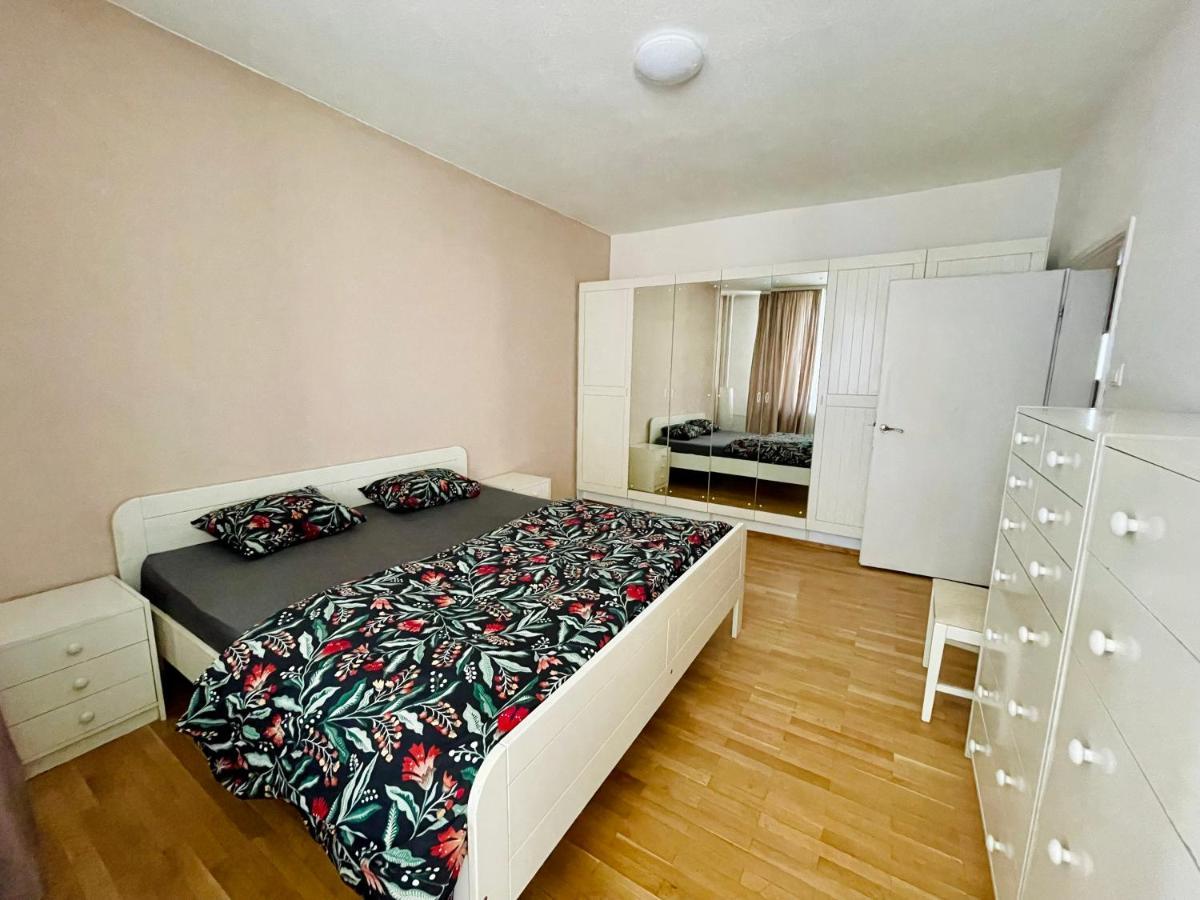 2-bdr Flat Near The Mall, Spacious & Cozy By Flat Mаnager Apartemen